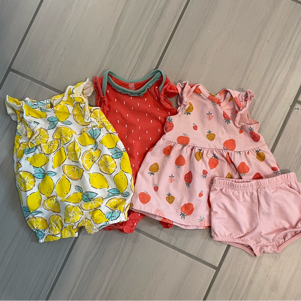 🍋🍓Lemons and strawberries 🍓🍋 Set of 3 fruity baby outfits. Size 3 months